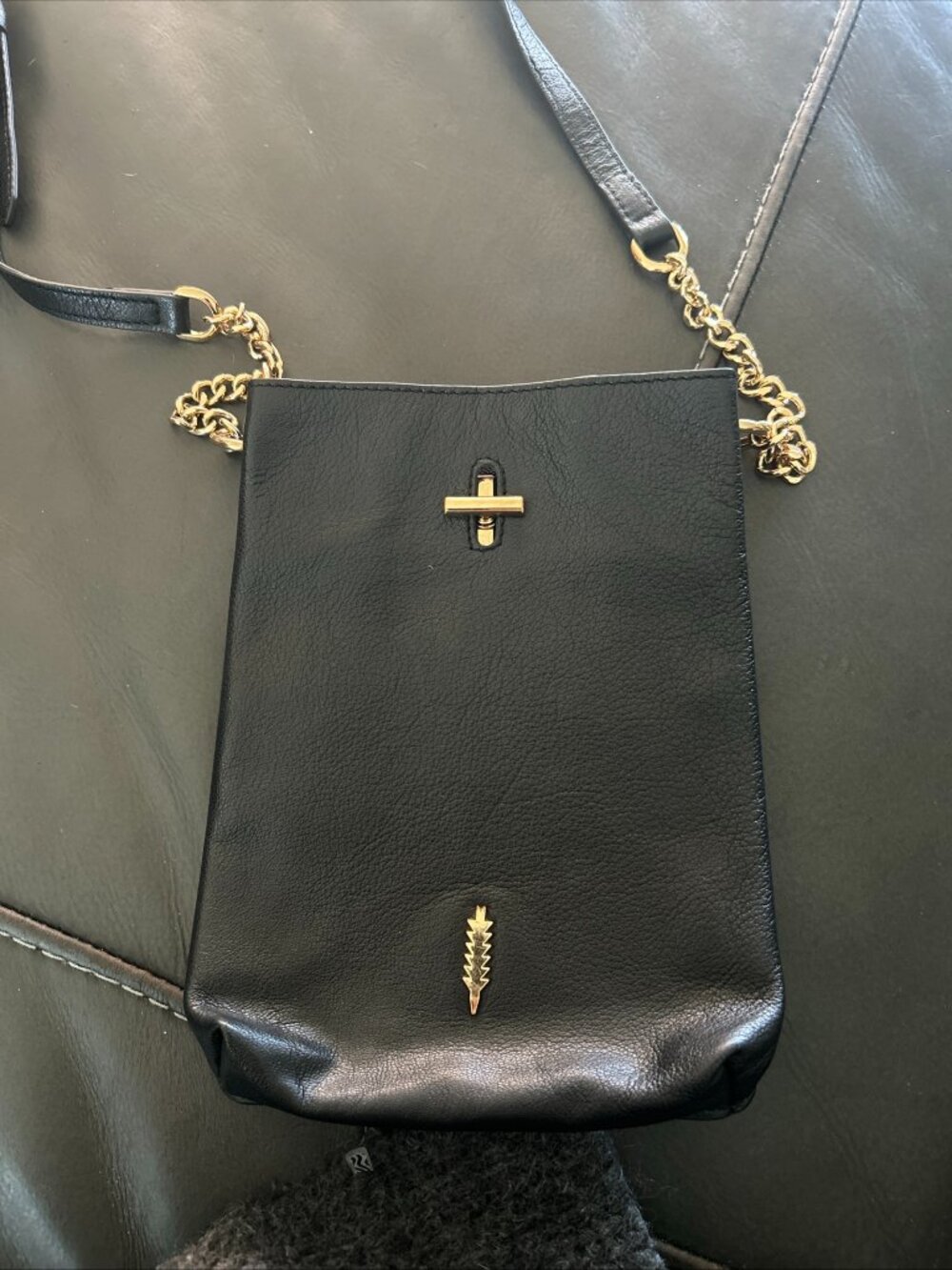 Thacker Crossbody Peppa Skye Black Gold Chain Turn Lock Adjustable Strap Women
